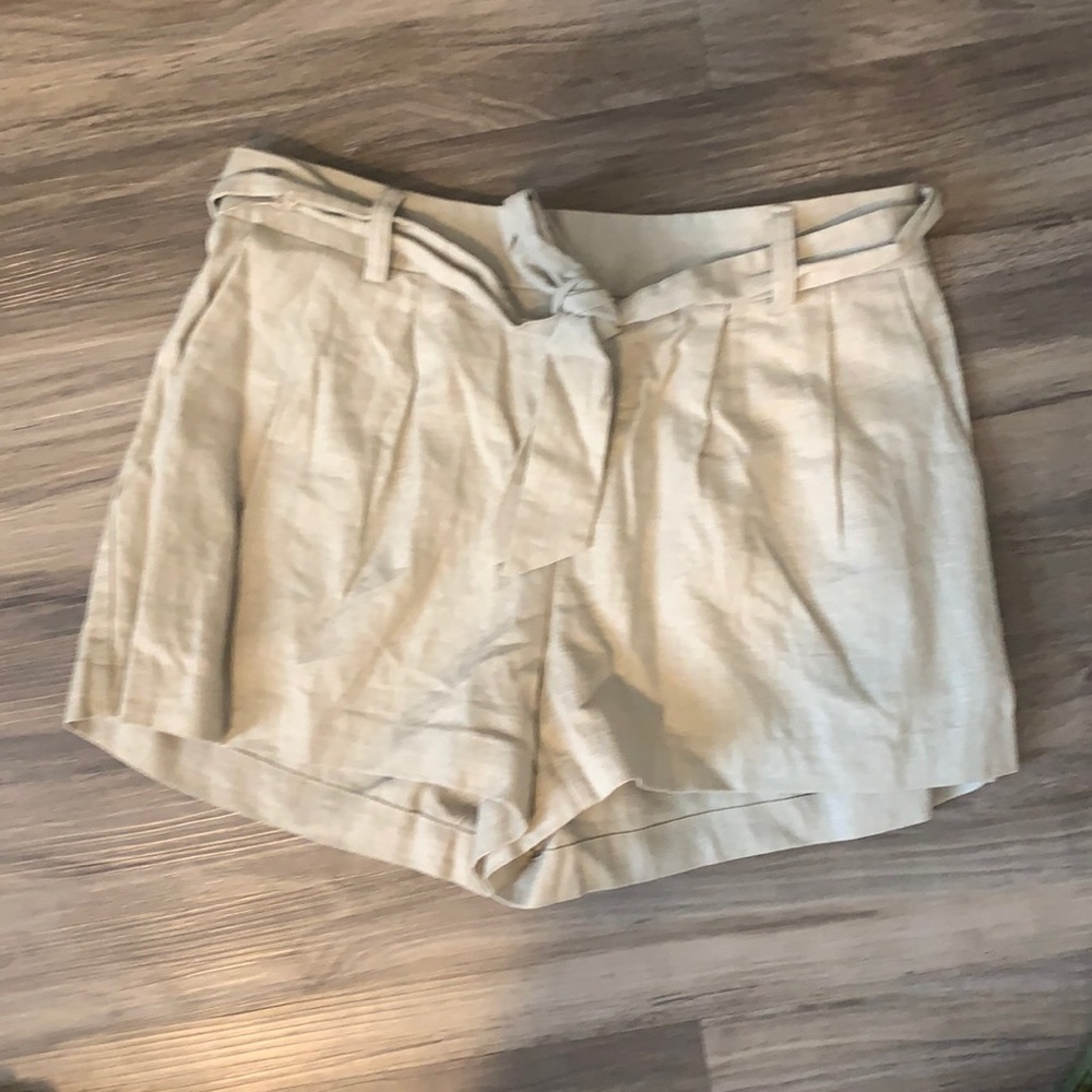 Beige tie shorts